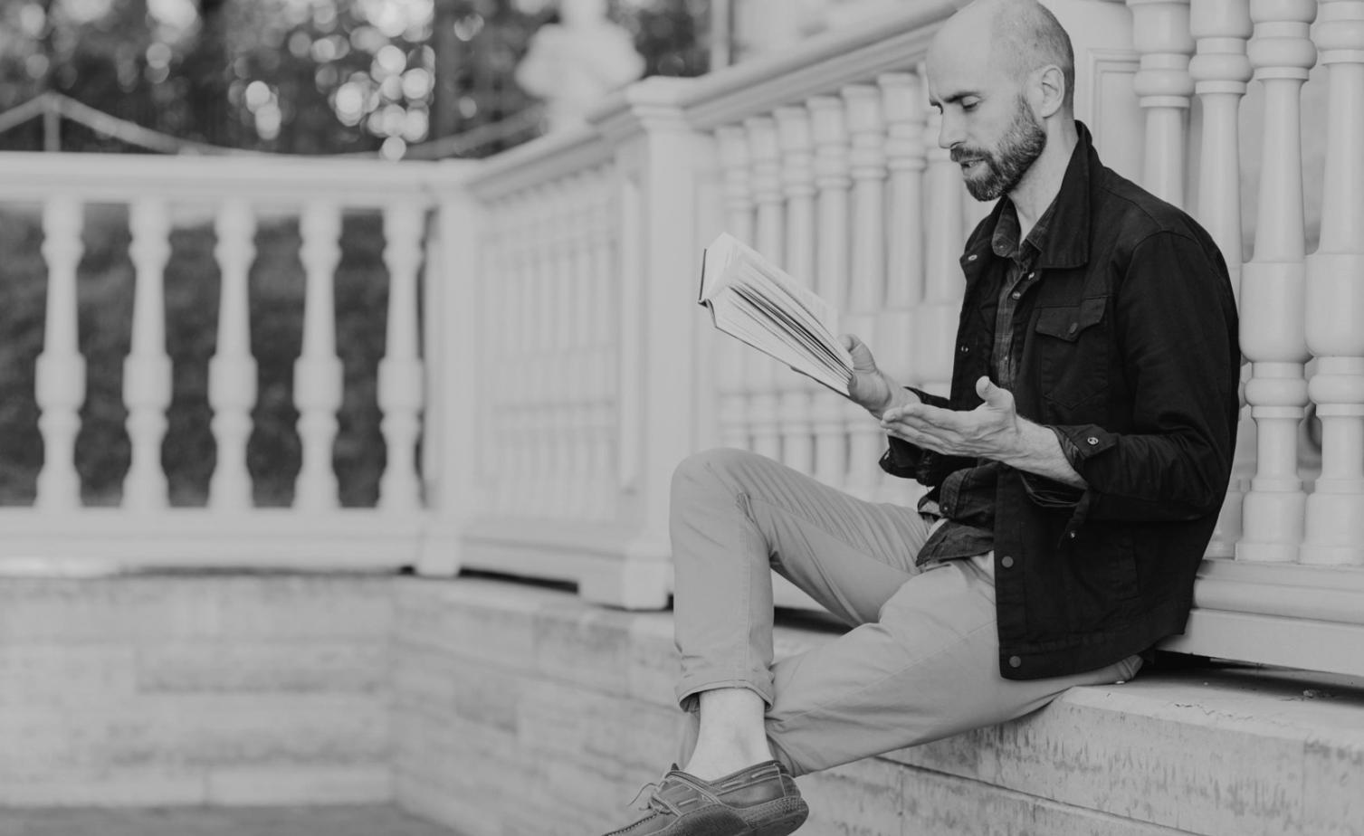 Workspace profesional con herramientas de análisis presupuestario