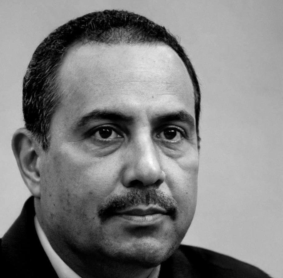 Retrato profesional de Adrián Montero